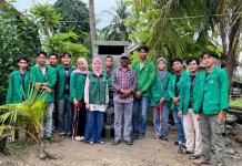 Mahasiswa KKN Relawan Unimal Bangun Roket Stove untuk Warga