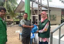 Mahasiswa KKN Relawan Unimal Bagikan Sembako kepada Warga