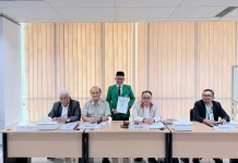 Haji Uma Raih Gelar Magister Ilmu Politik di  UNAS