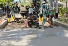 Prajurit TNI  Bangun Jembatan Aramco di Aceh Utara