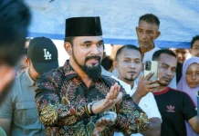 Bupati Al-Farlaky Santuni Anak Yatim dan Tinjau Huntara Banda Alam