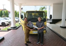 Pemko Lhokseumawe Terima Bantuan Truk Sampah dari PT Perta Arun Gas