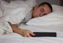 Bahaya Tidur di Sebelah Gadget