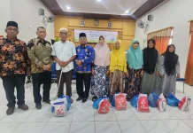 Kemenag Bireuen Salurkan 400 Paket Bantuan bagi Fakir Miskin