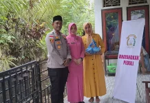 Aksi Door To Door Bhayangkari Menyapa Warga dan Berbagi Takjil