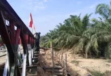 TNI Percantik Jembatan Belly, Urat Nadi Ekonomi Baktiya