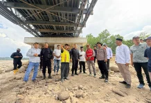 Kapolres Lhokseumawe dan Dansatgas Brimob Cek Jembatan Bailey Sawang