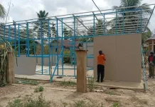 Babinsa Koramil 29/Langkahan Kawal Pembangunan Huntara di Meunasah Blang