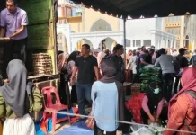 TNI Kawal Operasi Pasar Murah di Desa Meunasah Mee