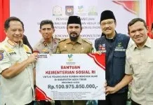 Mendagri dan Mensos Salurkan Bantuan 100 Miliar untuk Aceh Timur