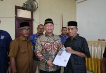 Bupati Ayah Wa Salurkan Jadup Kepada 625 KK Penyintas Banjir di Sawang