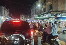 Macet Malam Jalan Perdagangan Kota Lhokseumawe Diserbu Warga