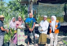 Dukung Program Penghijauan, Warga Nibong Baroh Tanam Kelapa Hibrida