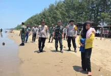 TNI/Polri Amankan Kawasan Pantai Bantayan saat Libur Idul Fitri