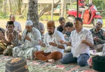 Rumah Empat Pelajar Tenggelam di Perairan Peudawa Dikunjungi Bupati Alfarlaky