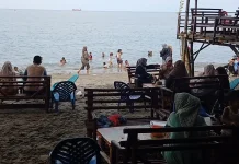 Wisata Pantai Ujong Blang Ramai Dikunjungi saat Libur Idul Fitri