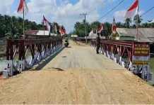 Babinsa Patroli Jembatan Bailey, Pastikan Akses Warga Tetap Aman