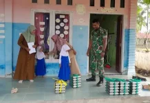 Babinsa Posramil Dampingi Distribusi Makan Bergizi Gratis di Kecamatan Lapang