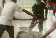 Babinsa Bersama Warga Bersihkan Masjid, Wujud Kepedulian dan Kebersamaan