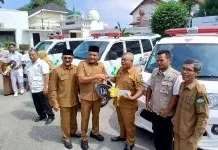 Bupati Bireuen Serahkan Tiga Mobil Ambulan Bantuan Kemenkes