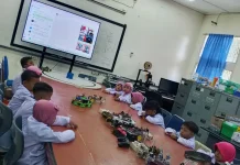 Outing Class RA Al Qasim Kenalkan Robotika