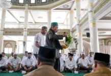 Calon Jamaah Haji Aceh Timur Jalani Peusijuek di Masjid Agung Darussalihin
