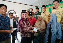 Bupati Ismail A Jalil Serahkan Dana Tunggu Hunian untuk 1.620 KK