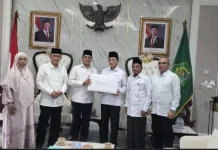 Rektor UIN Ar-Raniry Serahkan Berkas Empat Calon Rektor ke Menteri Agama