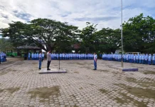 Kapolsek Blang Mangat Jadi Pembina Upacara di SMAN 6 Lhokseumawe