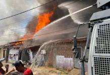 Kebakaran di Kampong Jawa Lama, Polisi Turunkan Water Cannon