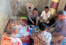 Kapolres Lhokseumawe Serahkan Bantuan ke Penderita Kanker Otak