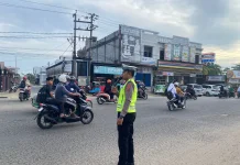 Inilah Cara Unik Polantas Lhokseumawe Beri Edukasi Keselamatan Jalan Setiap Pagi