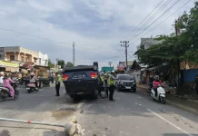 Laka Tunggal, Toyota Land Cruiser Terbalik usai Hilang Kendali