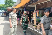Sinergi TNI-Polri dan Satpol PP Tertibkan Pedagang Kaki Lima Pasar Krueng Geukueh