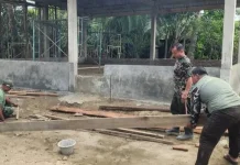 Bangun Sarana Keagamaan, Koramil Dewantara Pimpin Langsung Pembangunan Balai