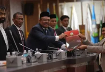 Gubernur Aceh Hadiri Paripurna DPRA Penyampaian Rekomendasi LKPJ 2025