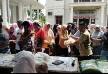 Operasi Pasar di Blang Pulo Bantu Warga Dapatkan Sembako Murah