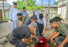 Kapolres Lhokseumawe AKBP Ahzan Sembelih Langsung Hewan Kurban di Mapolres