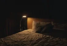 Lampu Kamar Menyala Semalaman, Apa Dampaknya bagi Kesehatan?