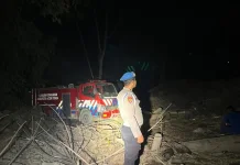 Polisi dan Damkar Lanjutkan Pendinginan Lokasi Kebakaran di Sawang
