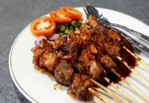 Lezat Sate Kambing Rumahan, Teman Santap Keluarga saat Iduladha