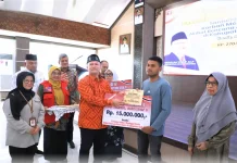 Bupati Aceh Utara Ayahwa Salurkan Santunan Kematian Korban Banjir Tahap II