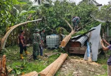 TNI Bantu Warga Terdampak Angin Kencang di Sejumlah Desa Kecamatan Cot Girek