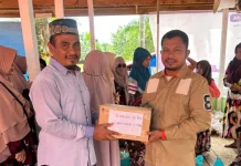 Majelis Taklim Rauzatul Jannah Salurkan Bantuan Sembako untuk Warga Huntara