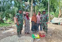 Dandim Aceh Utara Salurkan Bantuan Sembako untuk Warga Terdampak Angin Kencang