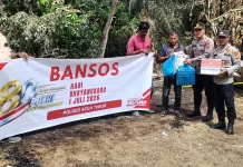 Kapolsek Idi Tunong Salurkan Bantuan untuk Korban Kebakaran