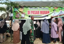 TNI Turut Kawal Pasar Murah, Warga Antusias Berbelanja