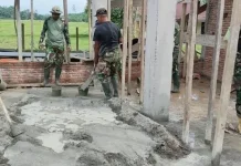 Babinsa Koramil 14/TJA Terus Dampingi Pembangunan Mushola Ali Imran