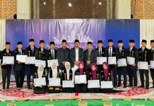 Tangis Haru Iringi Haflah Takharruj Angkatan VIII Mahad An Nahlah