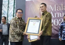 Sekda Aceh Raih Anugerah SMSI Sebagai Tokoh Inspiratif Nasional 2026